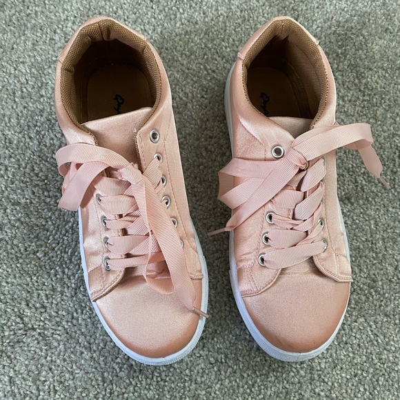 Qupid Satin ribbon lace tennis sneaker- size 6 - Picture 3 of 3